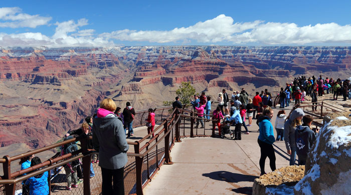 Tourists in Grand Canyon Rim